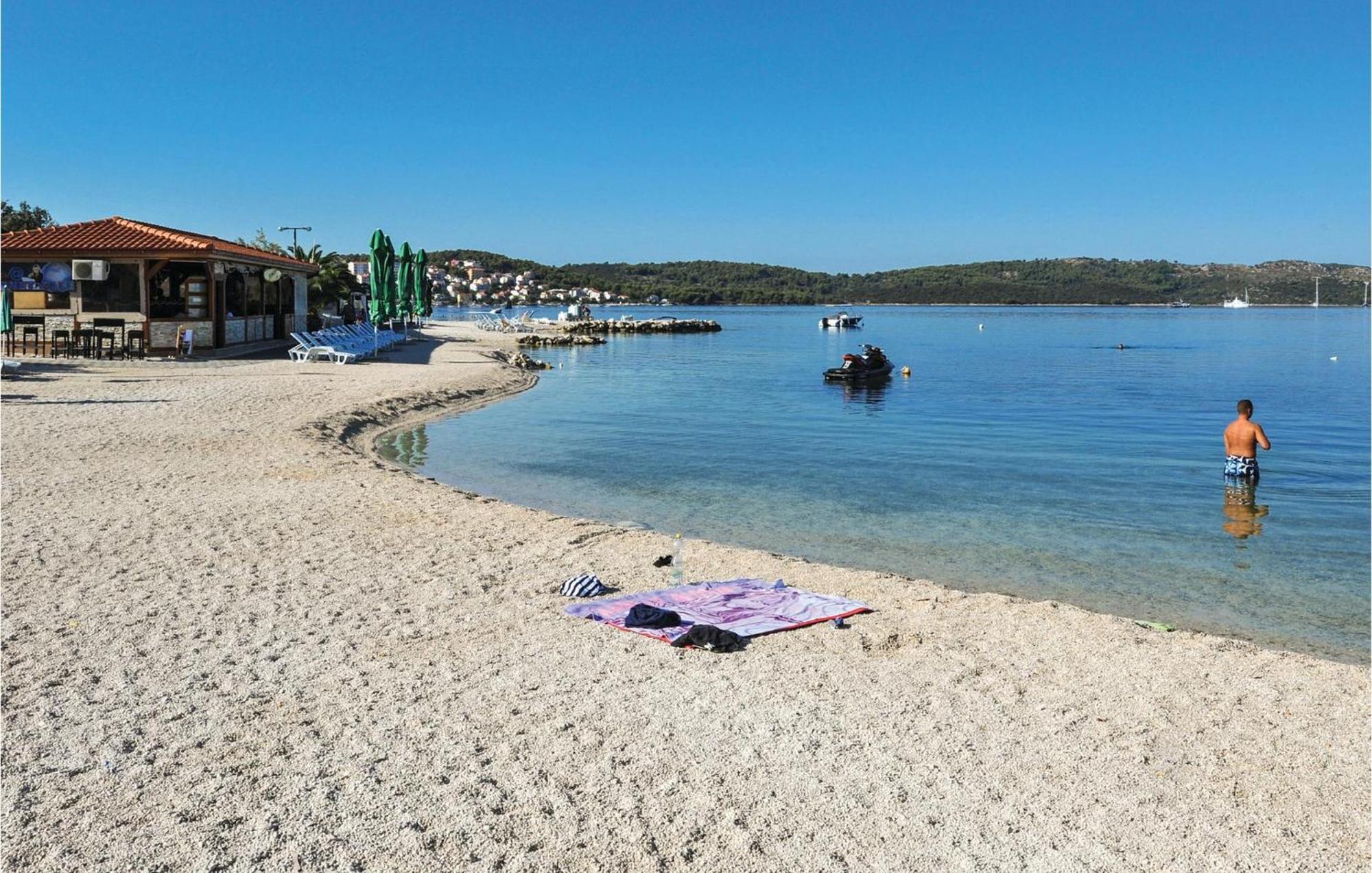 Gorgeous Apartment In Okrug Gornji With Wi-Fi Trogir Exterior photo